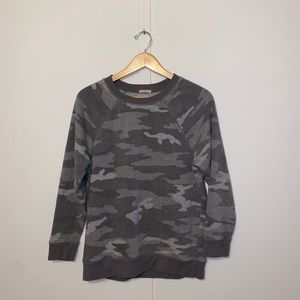 •American Eagle• Camo Sweatshirt